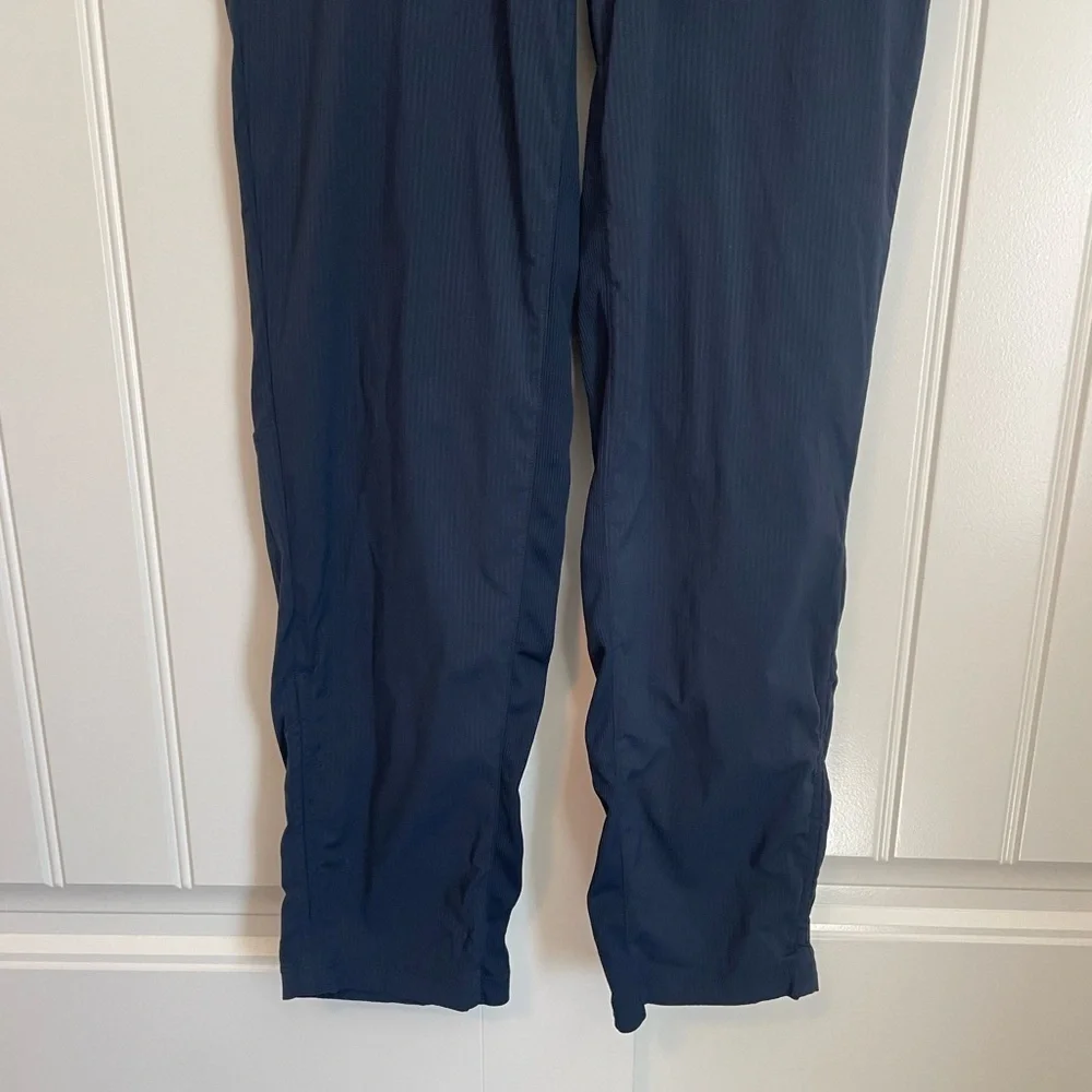 Lululemon Beyond the Studio Crop True Navy size 2